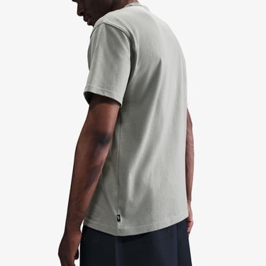  Nike Sportswear Premium Essentials Erkek Yeşil T-Shirt