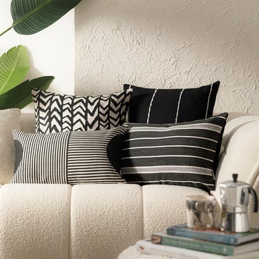  AVA ÇİZGİLİ KIRLENT SİYAH 50X50