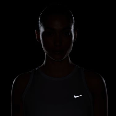  Nike Tempo Dri-Fit Kadın Beyaz Kolsuz T-Shirt