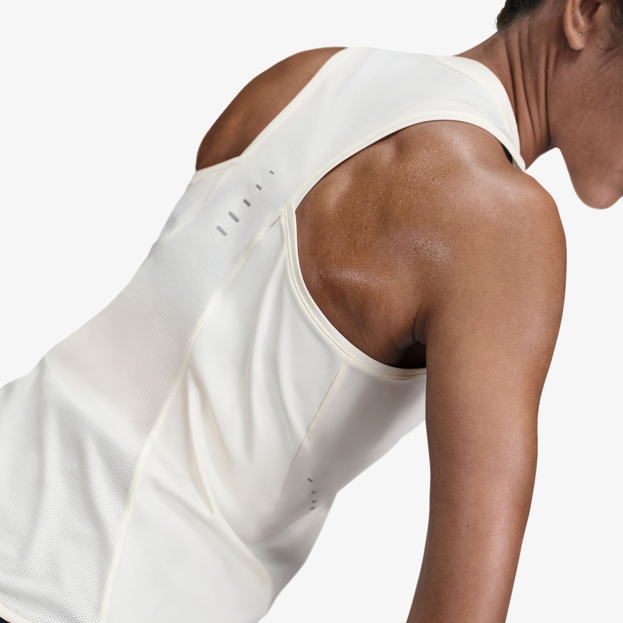 Nike Swift Dri-Fit Kadın Beyaz Kolsuz T-Shirt