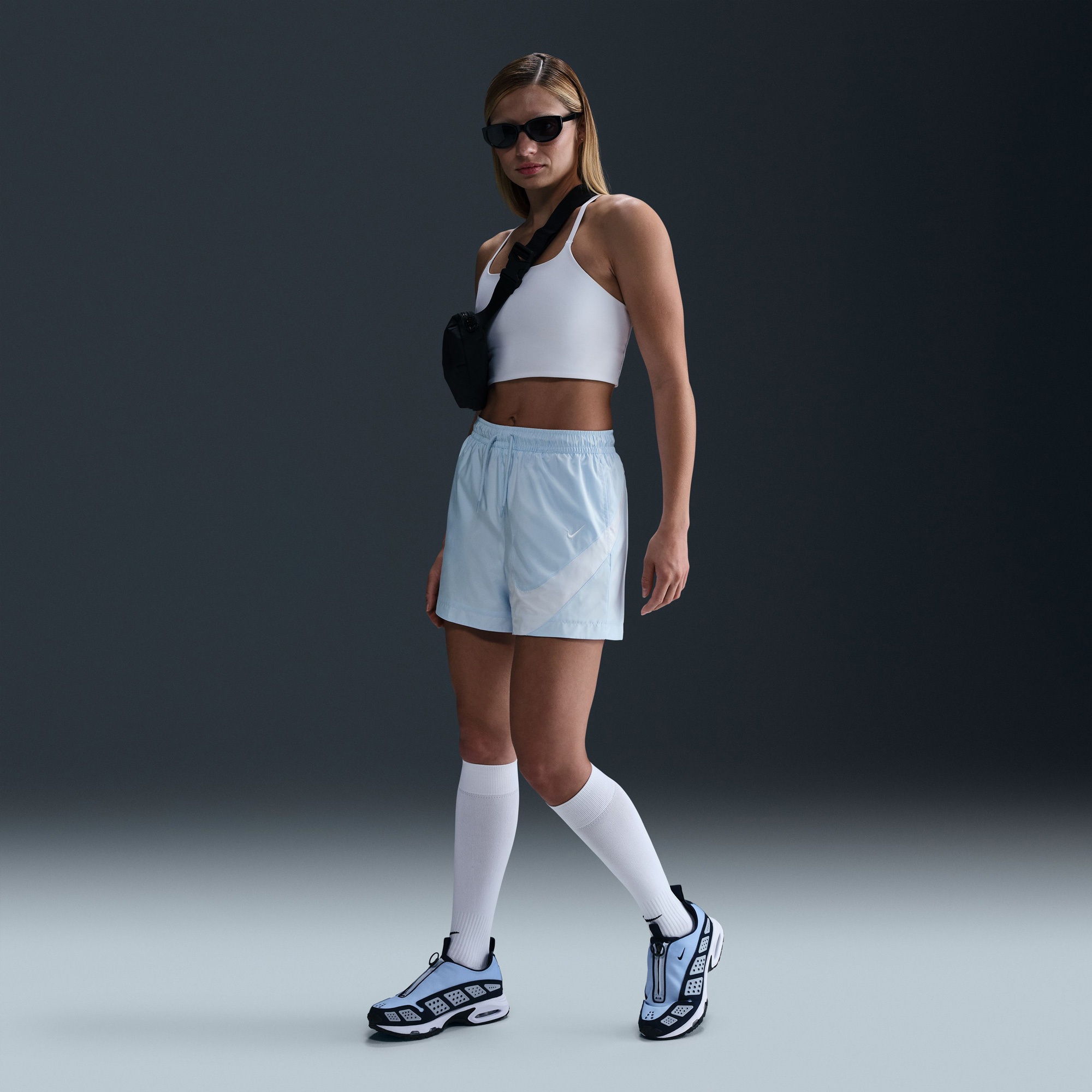 Nike Sportswear Classic Woven 13 cm Kadın Mavi Şort