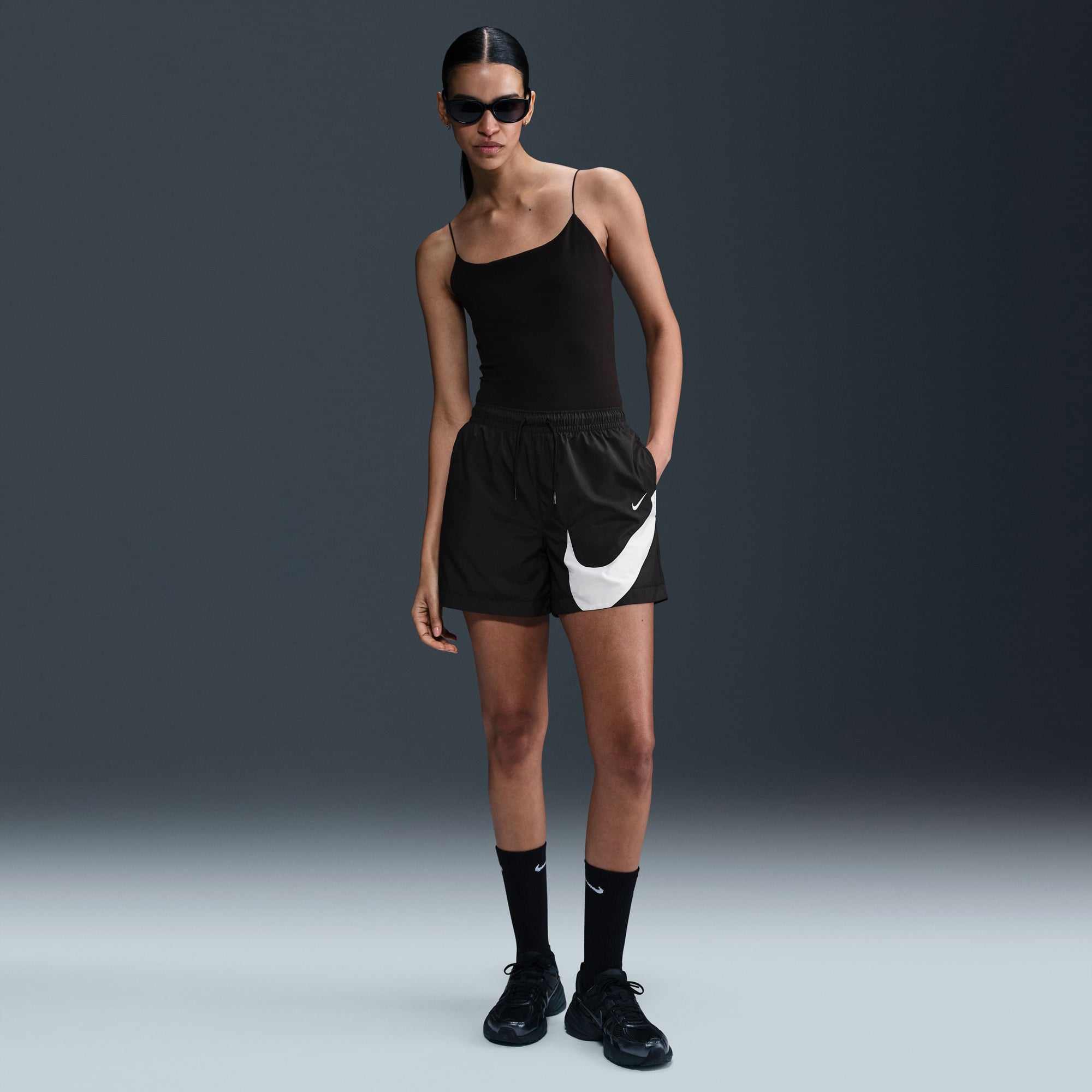  Nike Sportswear Classic Woven 13 cm Kadın Siyah Şort