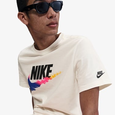  Nike Sportswear 6 Mo Futura Erkek Beyaz T-Shirt