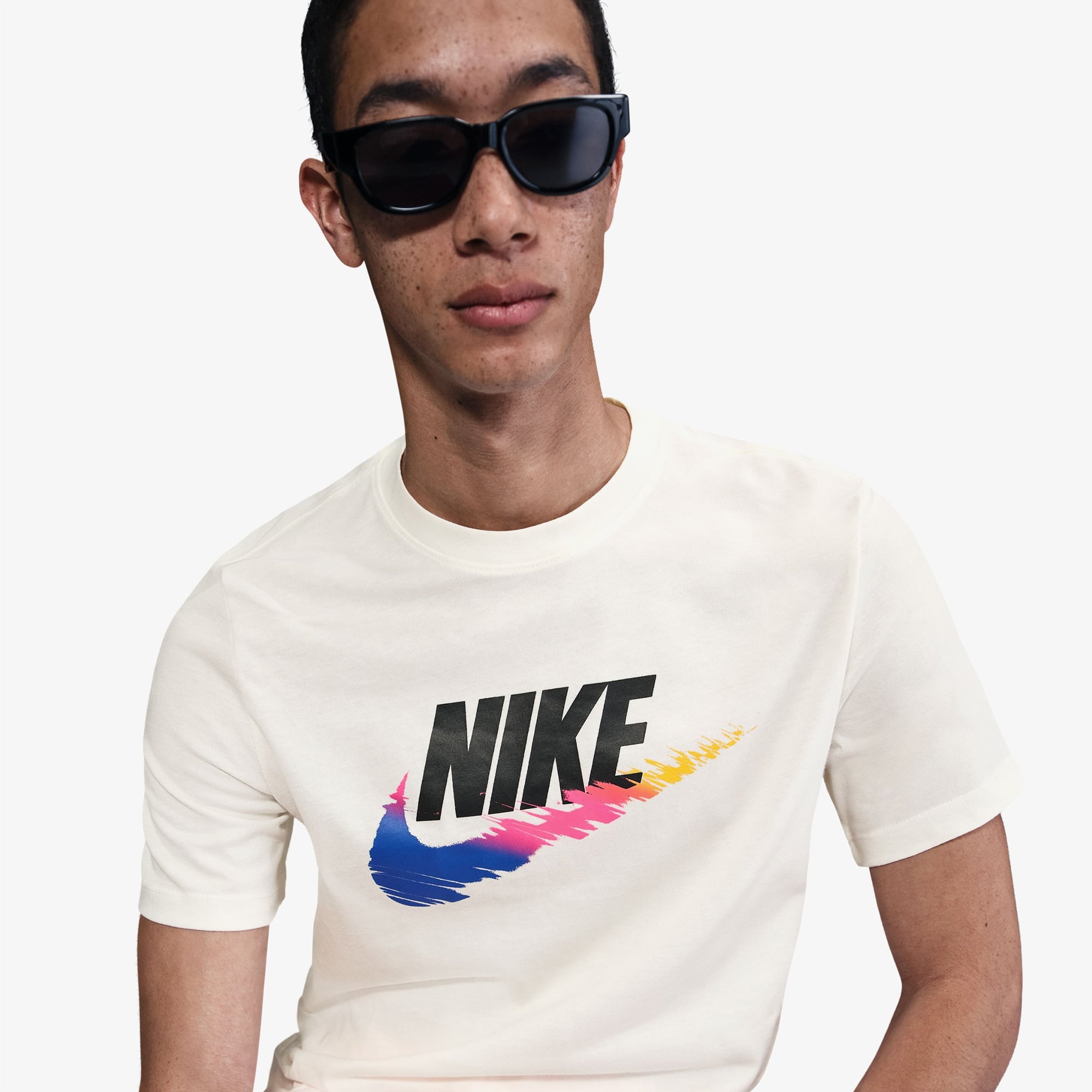 Nike Sportswear 6 Mo Futura Erkek Beyaz T-Shirt