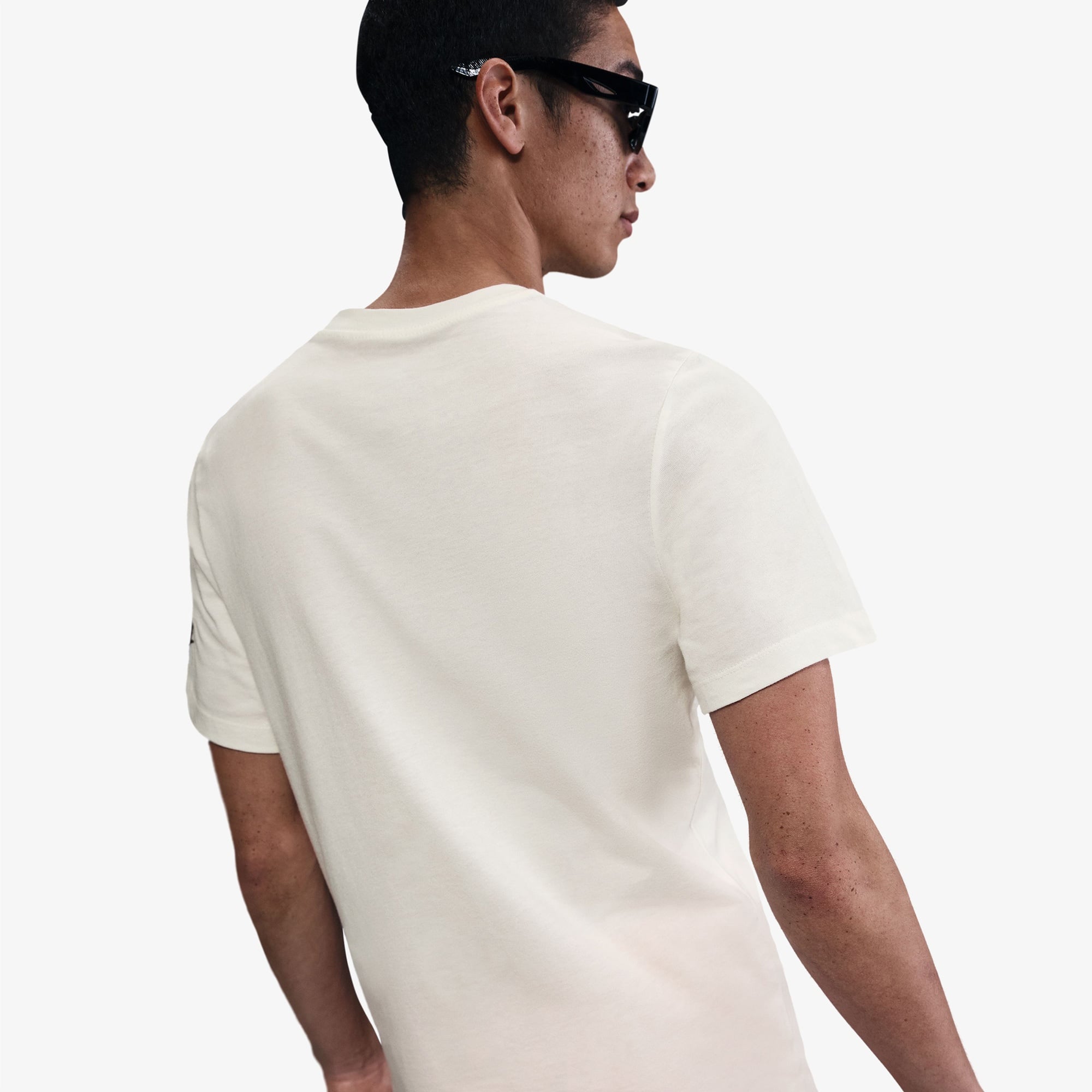 Nike Sportswear 6 Mo Futura Erkek Beyaz T-Shirt