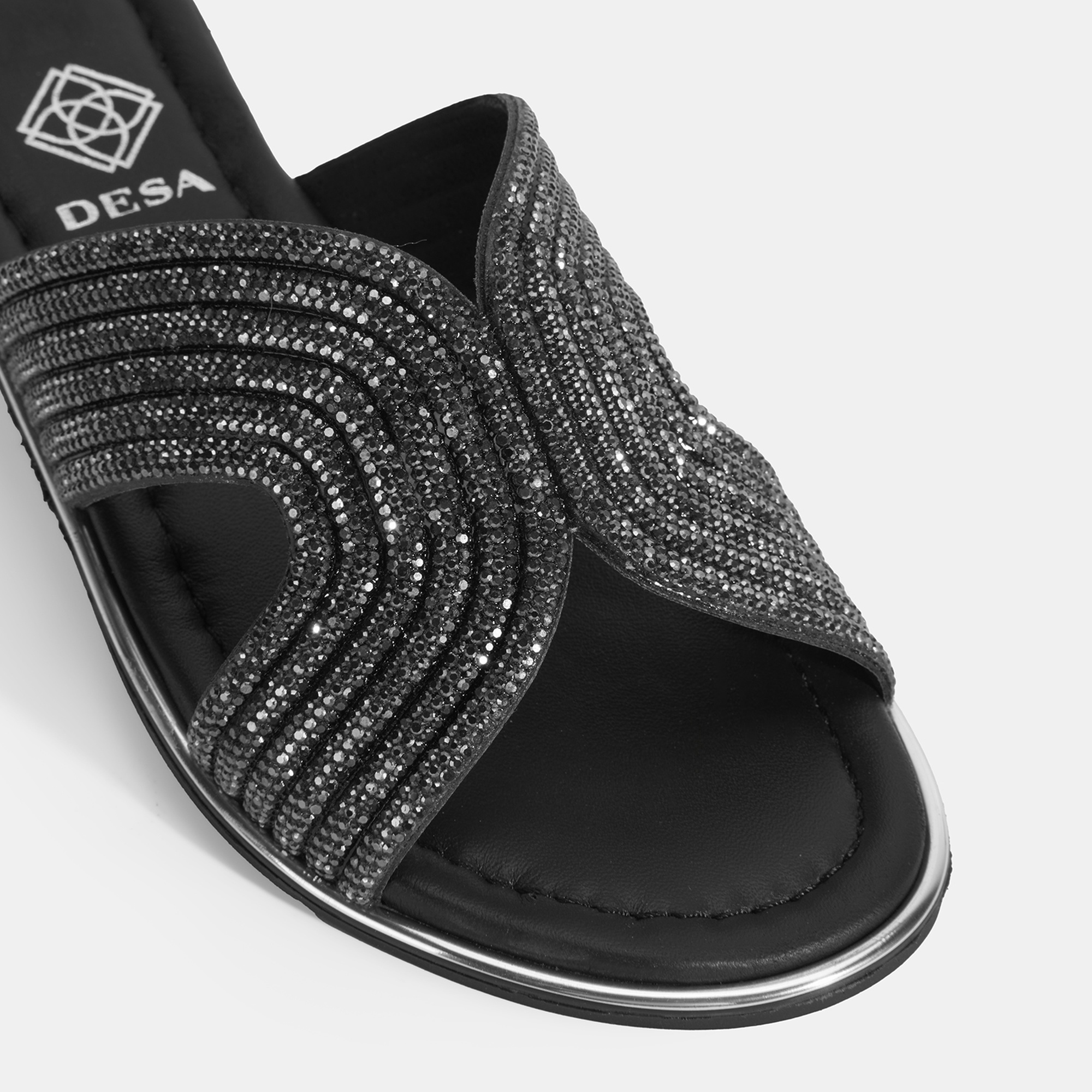 Kadın Siyah Taş Detaylı Deri Terlik