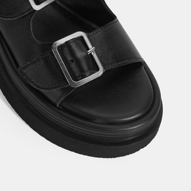  Kadın Siyah Ayarlanabilir Tokalı Terlik