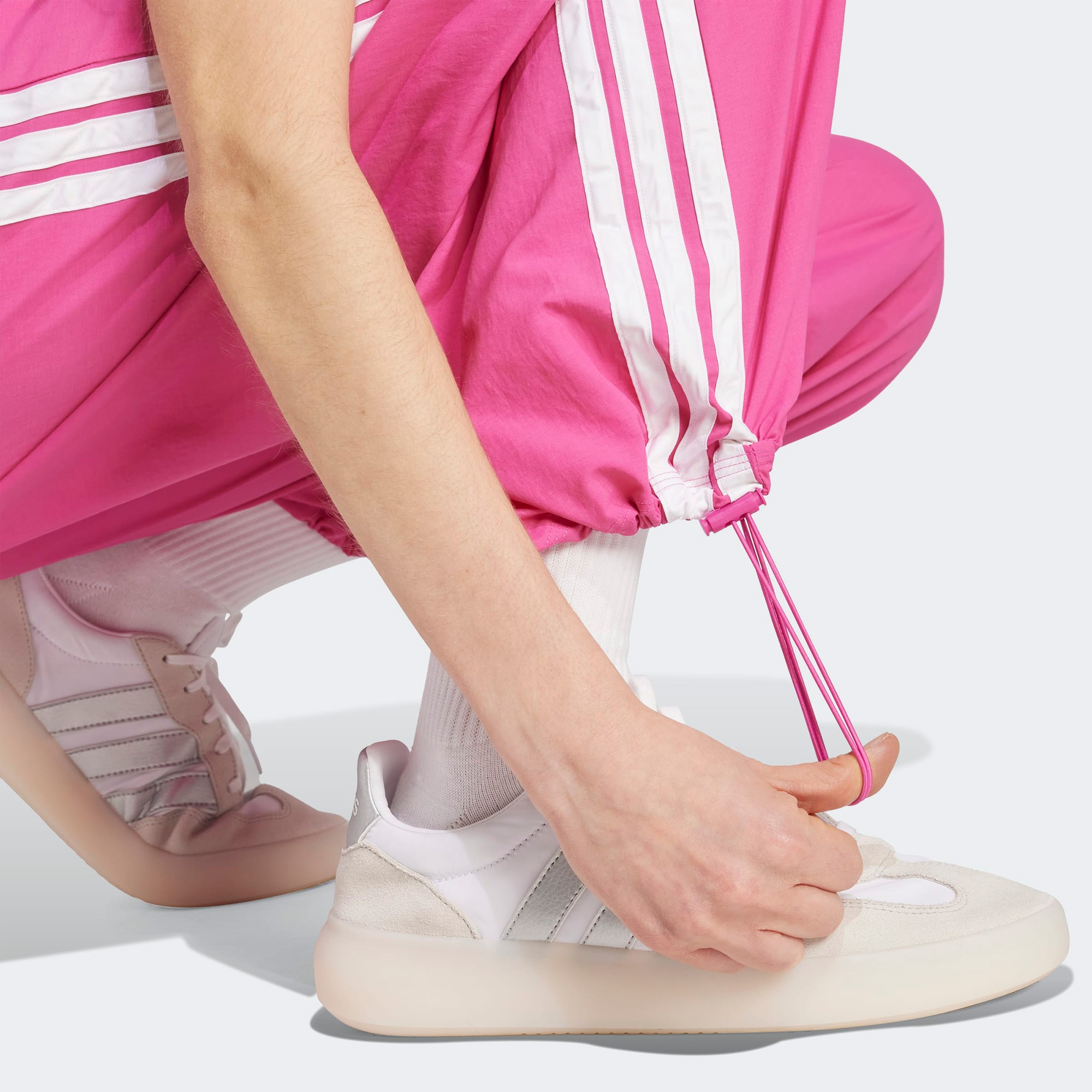 adidas Essentials 3 Stripes Lifestyle Woven Paraşüt Kadın Pembe Eşofman Altı