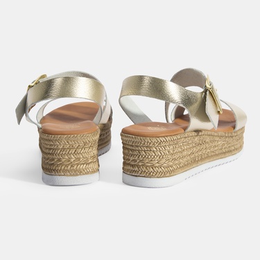  Kadın Gold Ayarlanabilir Tokalı Dolgu Topuklu Deri Sandalet