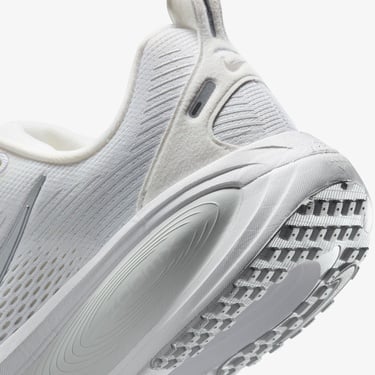  Nike Vomero 18 Kadın Beyaz Koşu Ayakkabısı