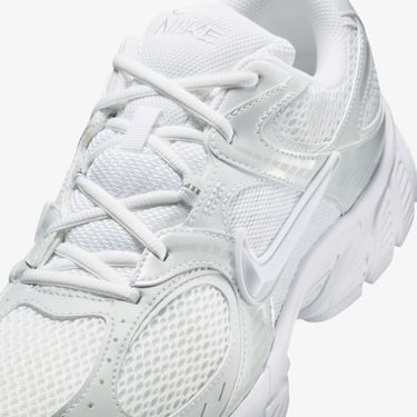  Nike V5 RNR Erkek Beyaz Spor Ayakkabı