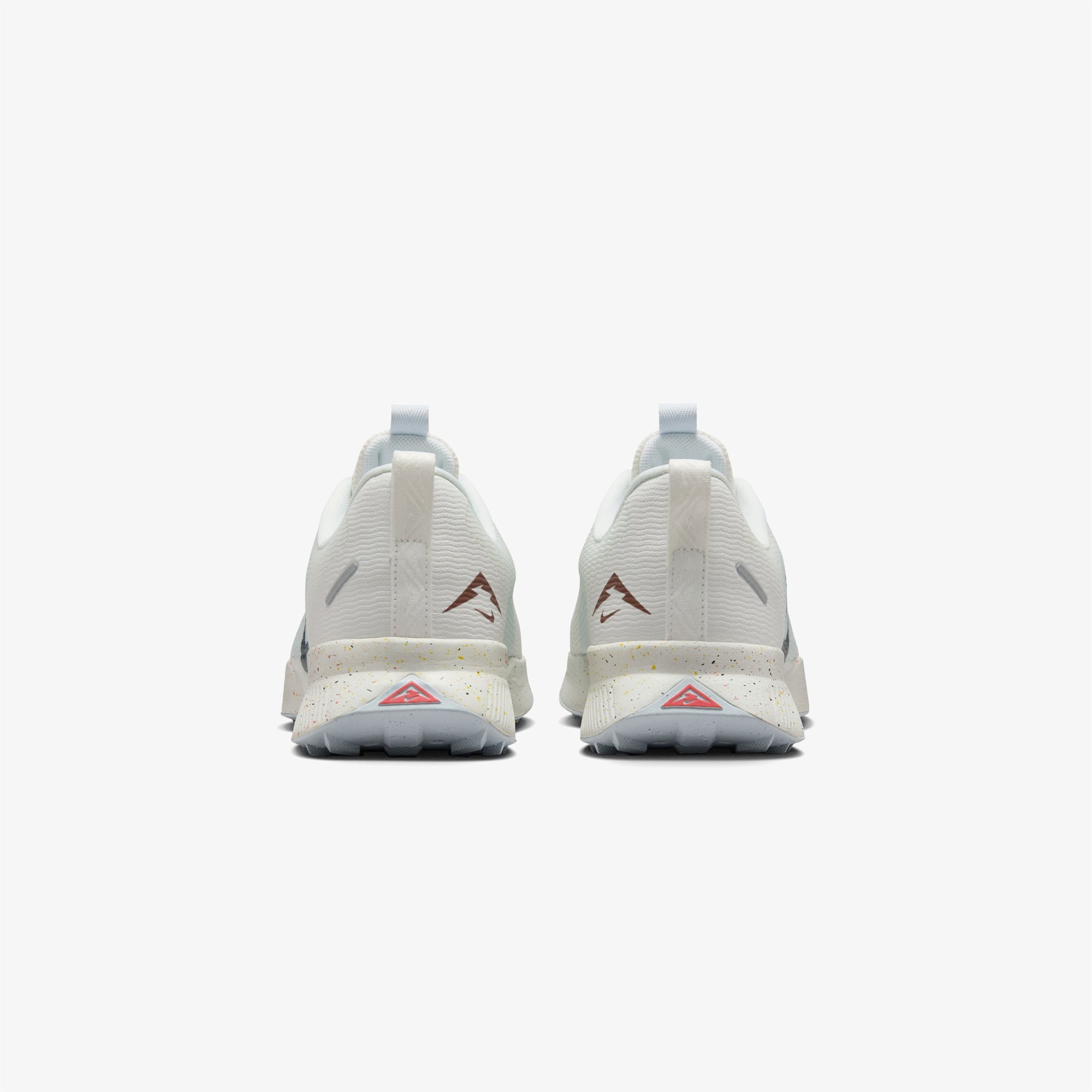 Nike Juniper Trail 3 Kadın Beyaz Koşu Ayakkabısı