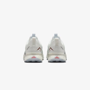  Nike Juniper Trail 3 Kadın Beyaz Koşu Ayakkabısı