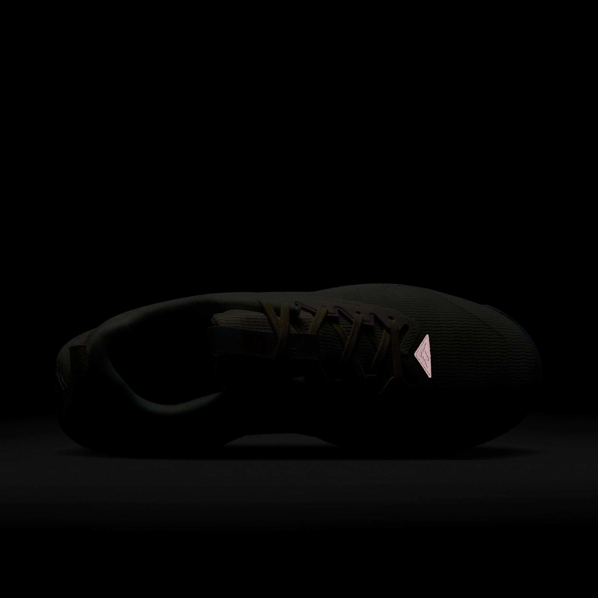 Nike Juniper Trail 3 Kadın Beyaz Koşu Ayakkabısı