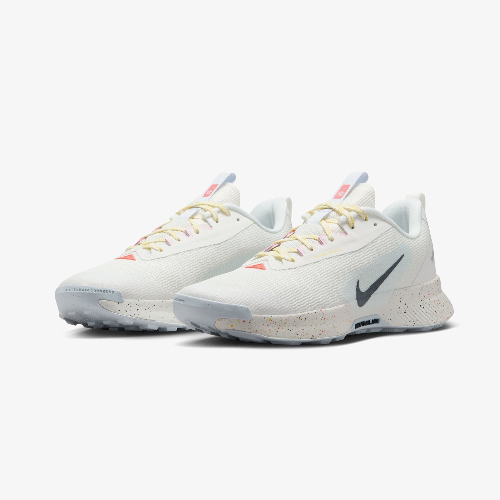 Nike Juniper Trail 3 Kadın Beyaz Koşu Ayakkabısı