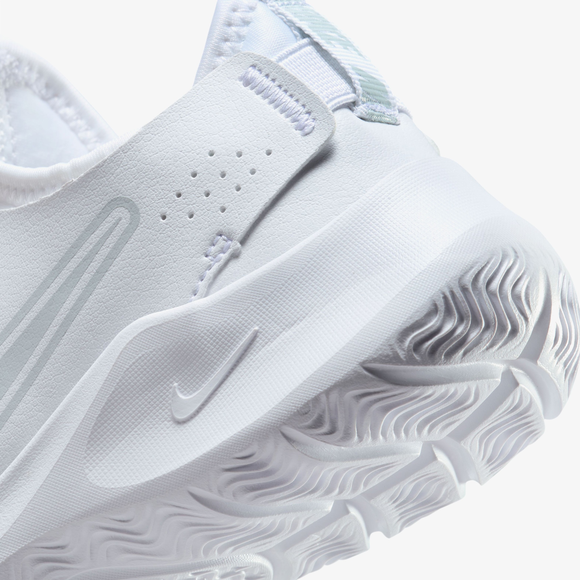 Nike Flex Runner 3 Çocuk Beyaz Koşu Ayakkabısı