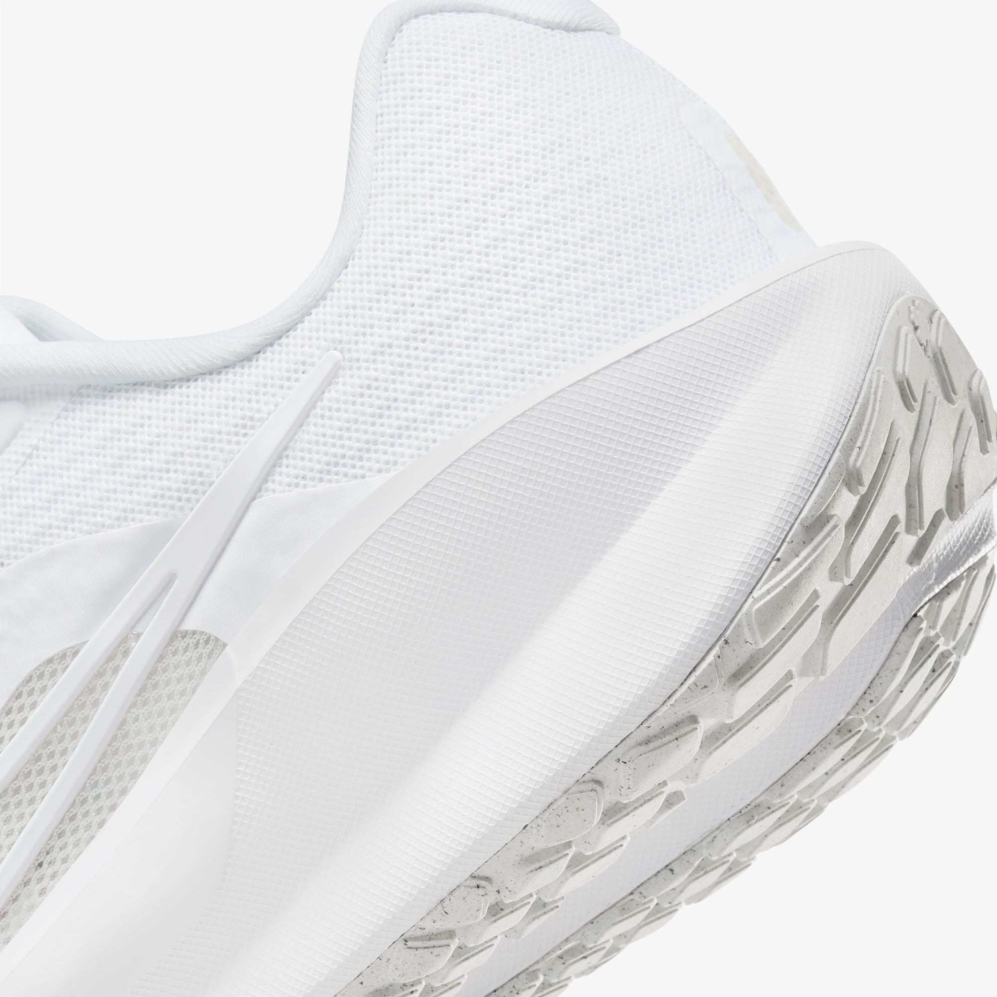 Nike Downshifter 13 Erkek Beyaz Koşu Ayakkabısı