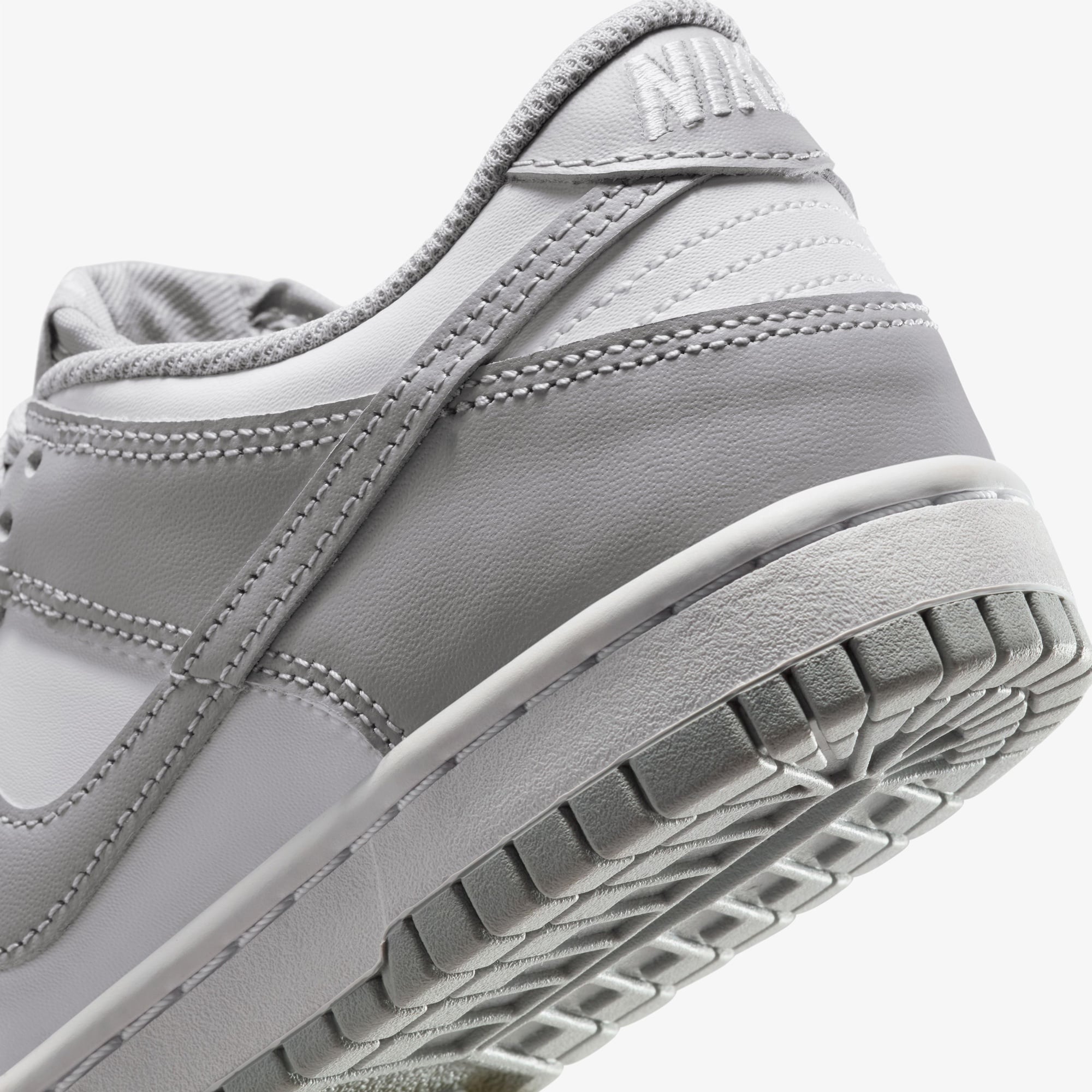 Nike Dunk Low Gri/Beyaz Spor Ayakkabı