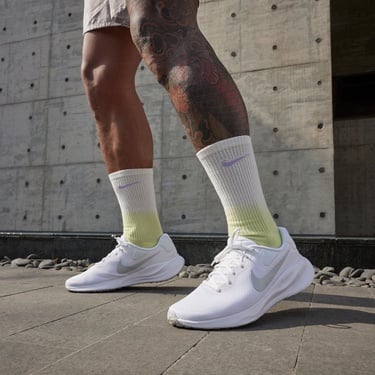  Nike Revolution 7 Erkek Beyaz Koşu Ayakkabısı