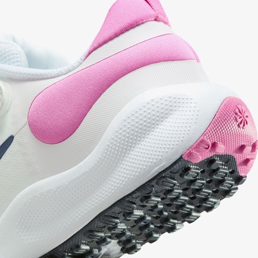  Nike Revolution 7 Çocuk Beyaz Koşu Ayakkabısı