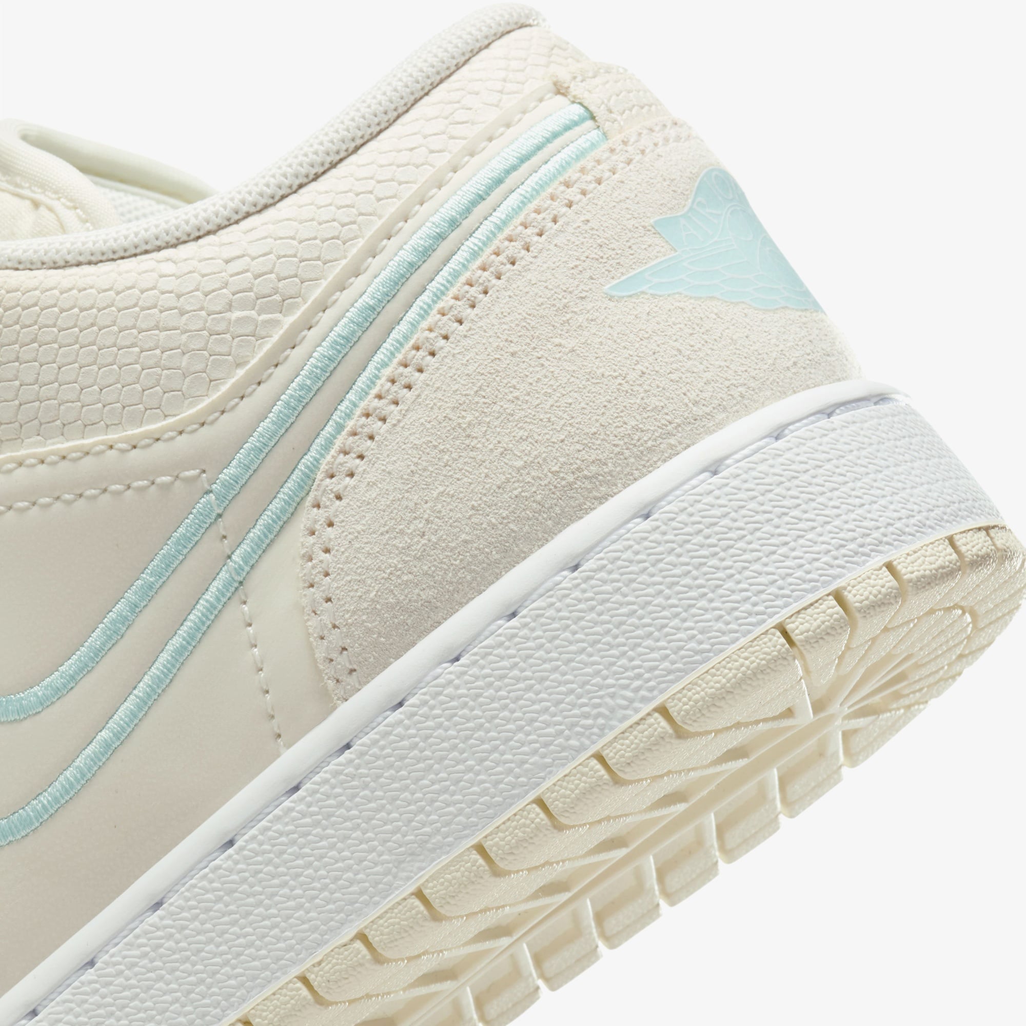 Jordan Air 1 Low SE Genç Çocuk Beyaz Spor Ayakkabı