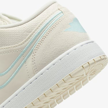  Jordan Air 1 Low SE Genç Çocuk Beyaz Spor Ayakkabı