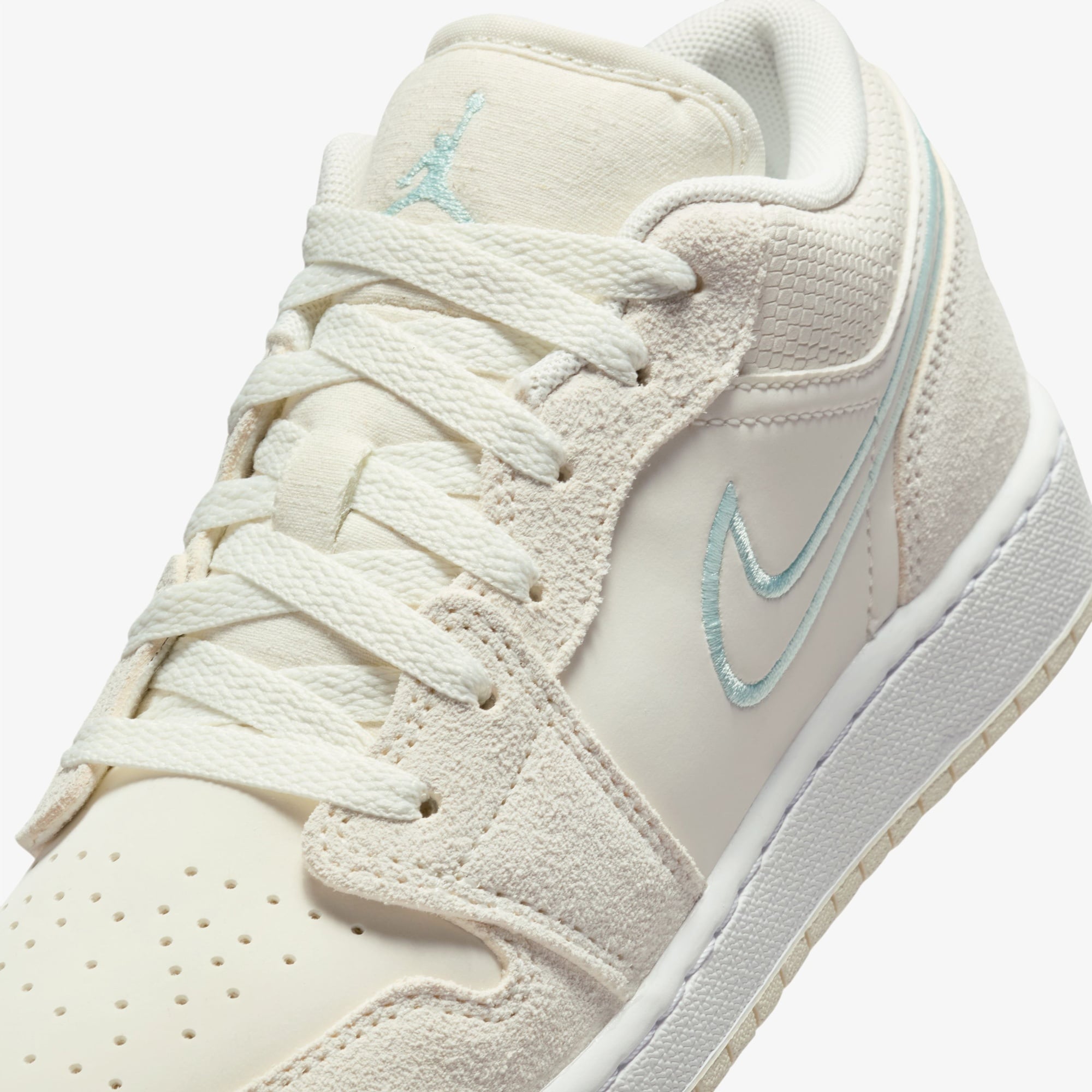 Jordan Air 1 Low SE Genç Çocuk Beyaz Spor Ayakkabı