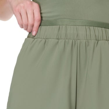  Sweaty Betty Explorer Elevated 3 Short Kadın Yeşil Şort