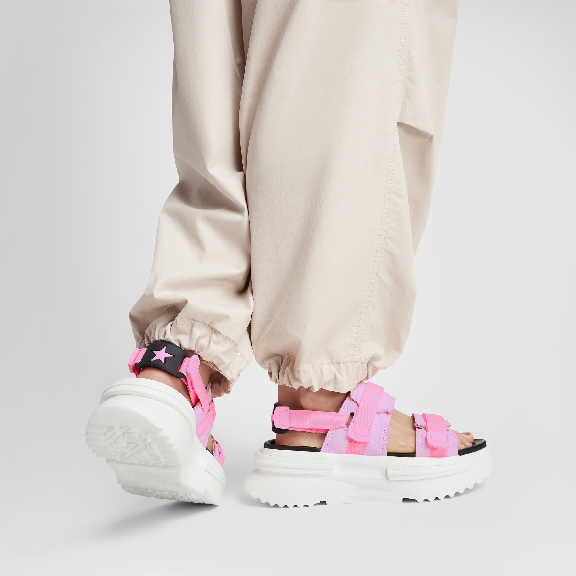 Converse Run Star Utility Cx Unisex Pembe Sandalet