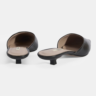  Kadın Siyah Topuklu Deri Terlik