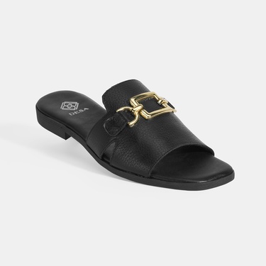  Kadın Siyah Metal Toka Aksesuarlı Deri Terlik