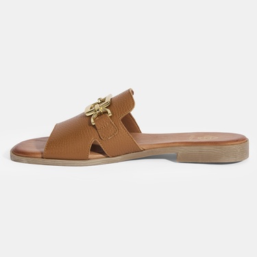  Kadın Taba Metal Toka Aksesuarlı Deri Terlik