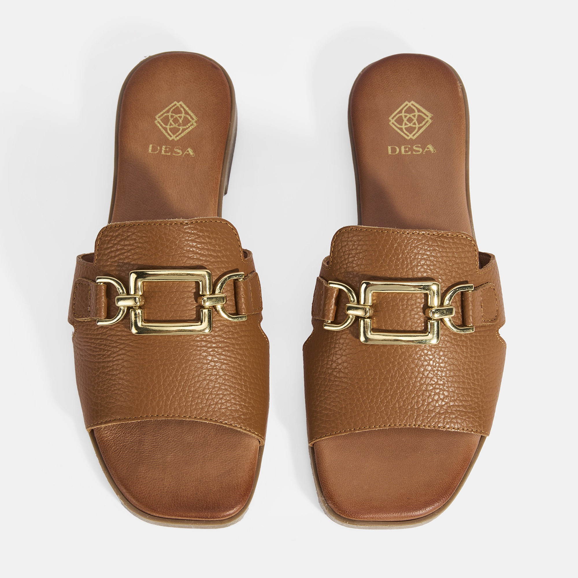 Kadın Taba Metal Toka Aksesuarlı Deri Terlik