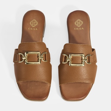  Kadın Taba Metal Toka Aksesuarlı Deri Terlik