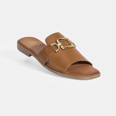  Kadın Taba Metal Toka Aksesuarlı Deri Terlik