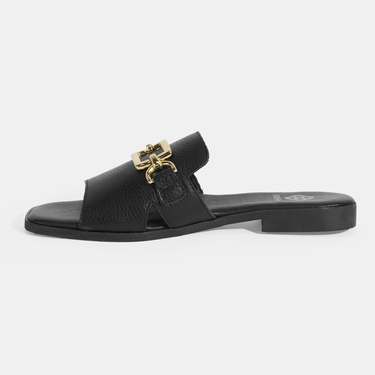  Kadın Siyah Metal Toka Aksesuarlı Deri Terlik