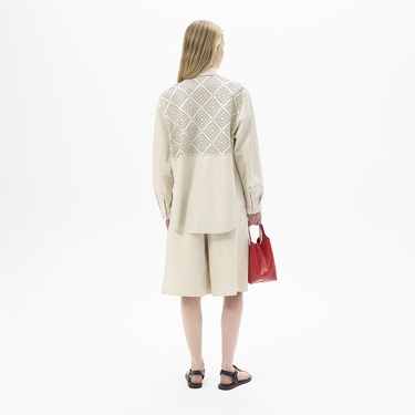  Kadın Beyaz Lazer Kesimli Geometrik Desenli Deri Gömlek