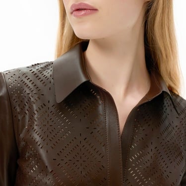  Kadın Kahve Lazer Kesimli Kısa Perforeli Deri Gömlek
