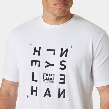  Helly Hansen Skog Recycled Graphic Erkek Beyaz T-shirt