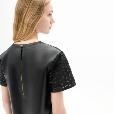  Kadın Siyah Deri Detaylı Bluz