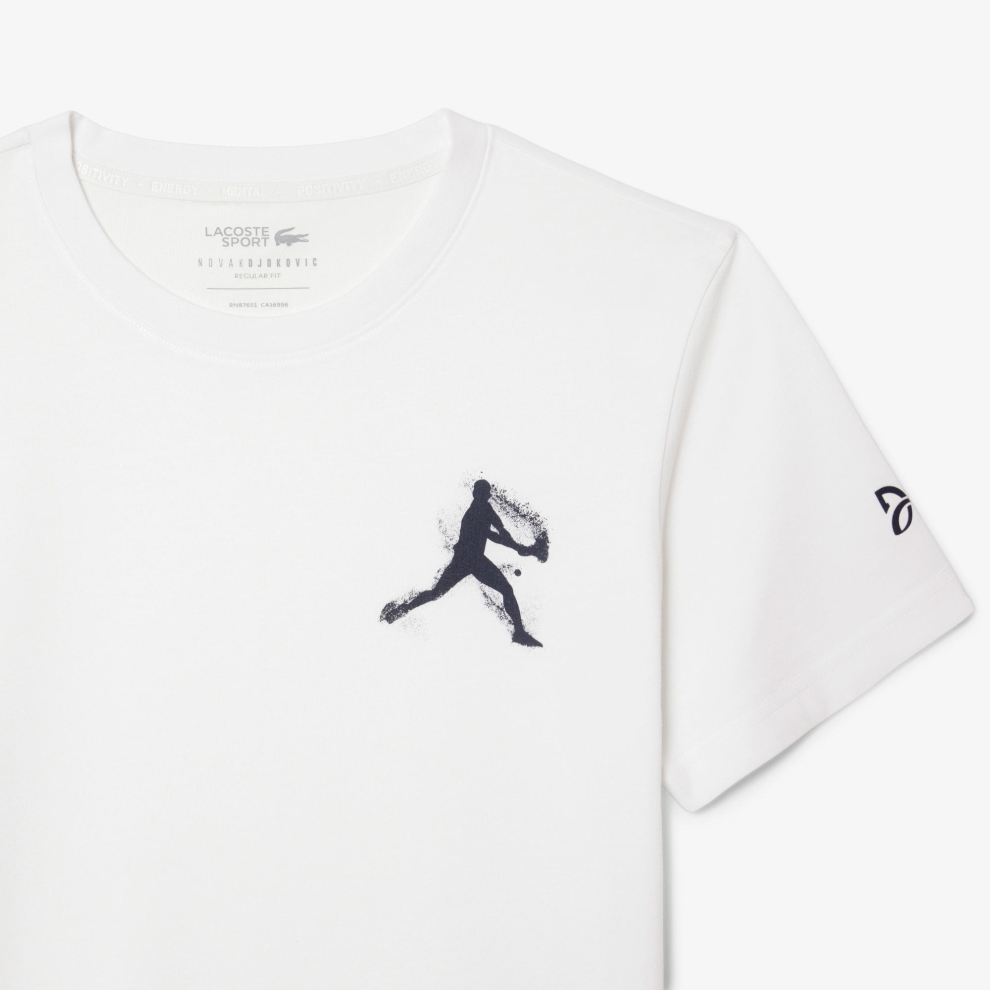 Lacoste Tennis x Novak Djokovic Erkek Bisiklet Yaka Baskılı Beyaz T-Shirt & Şapka Seti