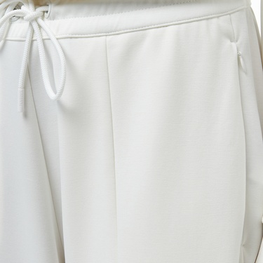  Lacoste Classic Kadın Loose Fit Beyaz Eşofman Altı