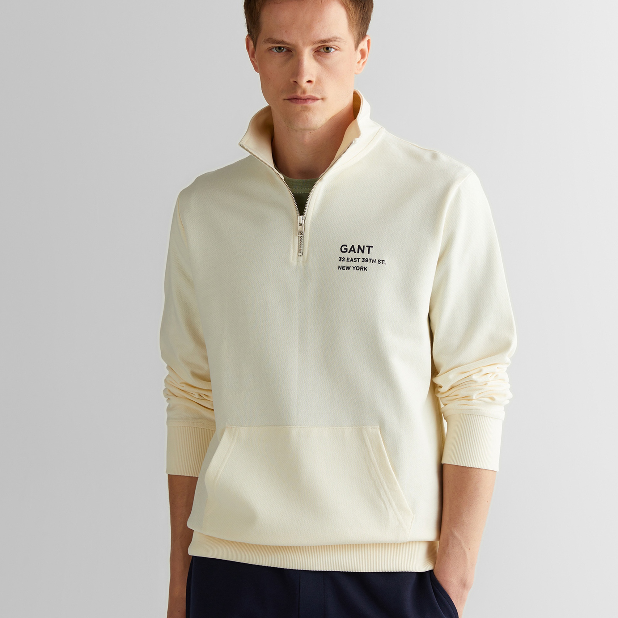 GANT Erkek Krem Regular Fit Yarım Fermuarlı Logolu Sweatshirt