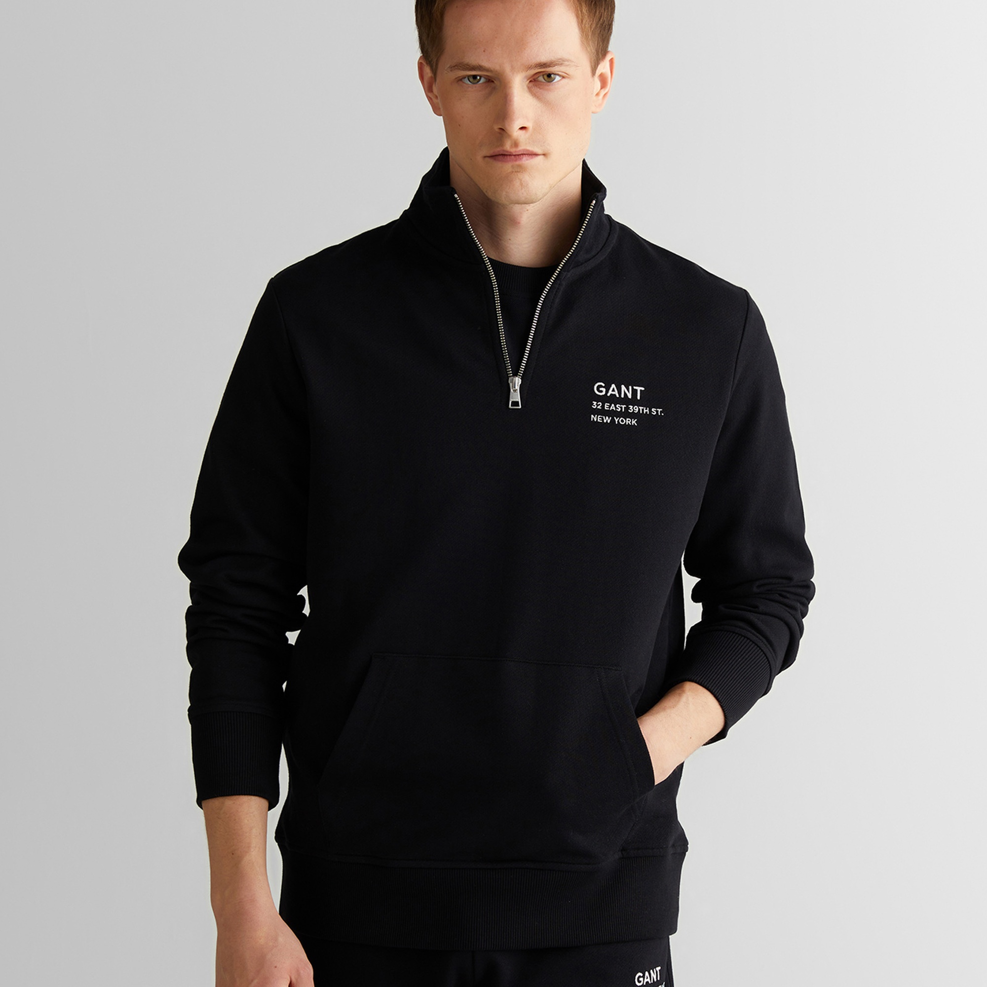 GANT Erkek Siyah Regular Fit Yarım Fermuarlı Logolu Sweatshirt