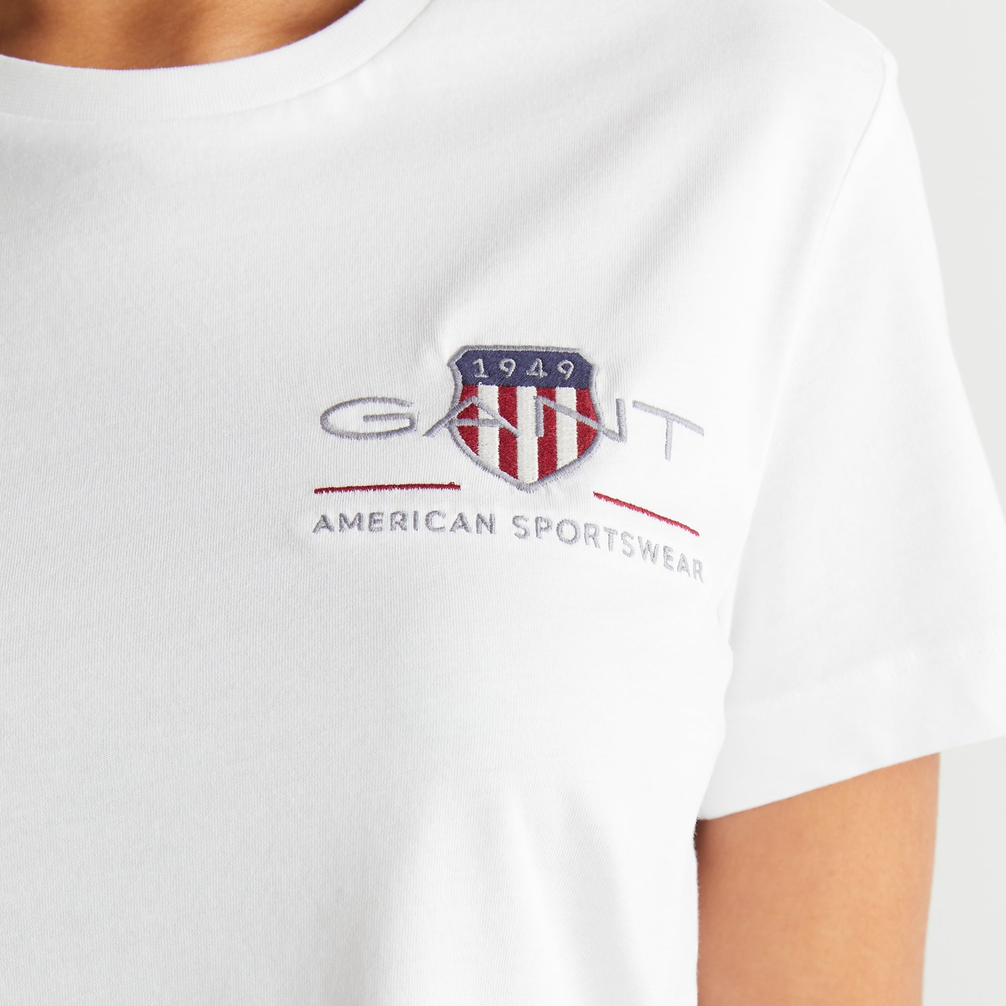 GANT Kadın Beyaz Regular Fit Bisiklet Yaka Logolu T-Shirt