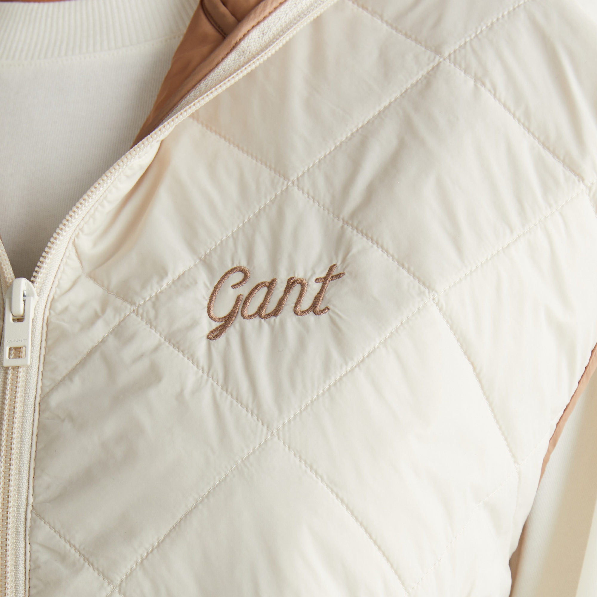 GANT Kadın Krem Kapüşonlu Logolu Yelek