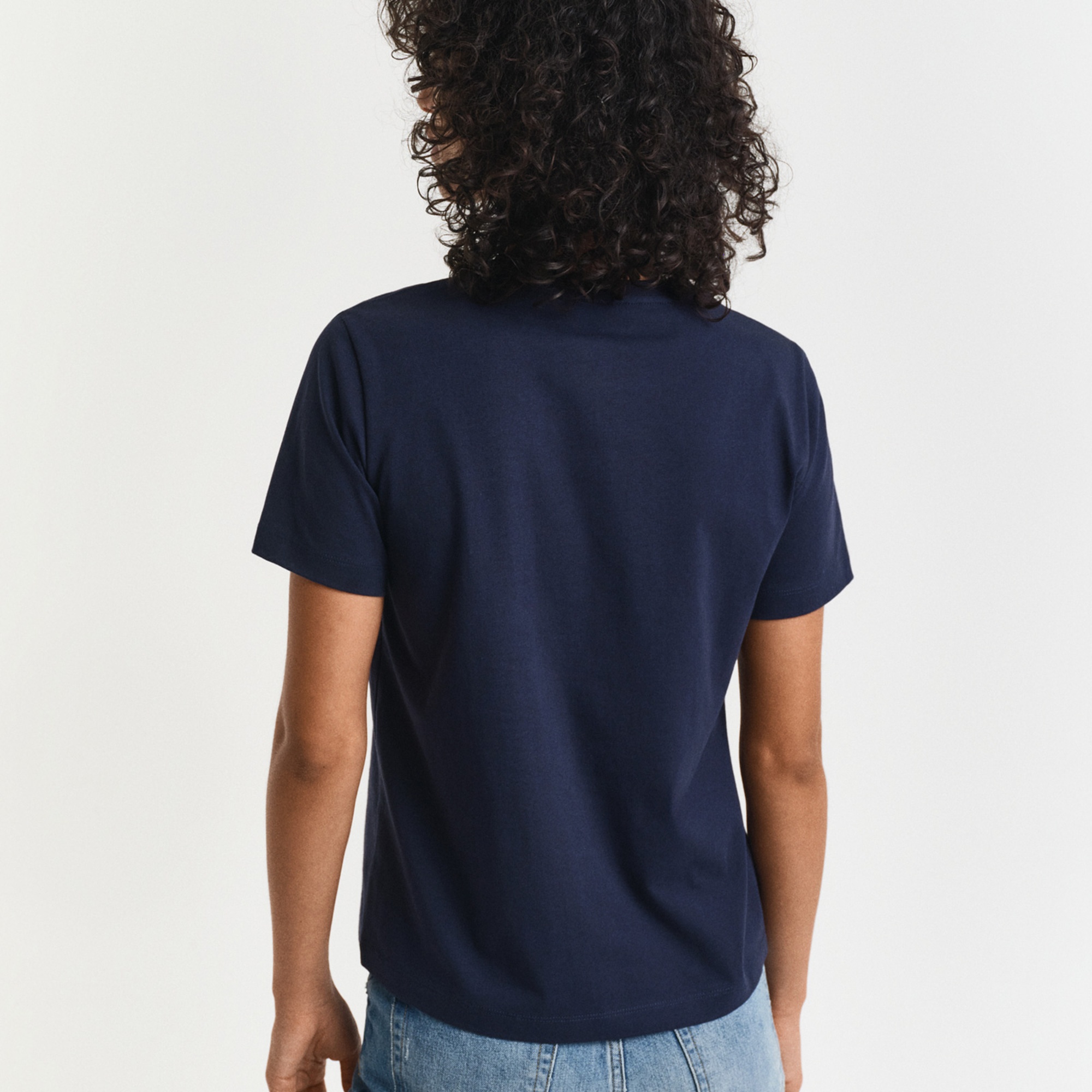 GANT Kadın Lacivert Regular Fit Bisiklet Yaka Logolu T-Shirt
