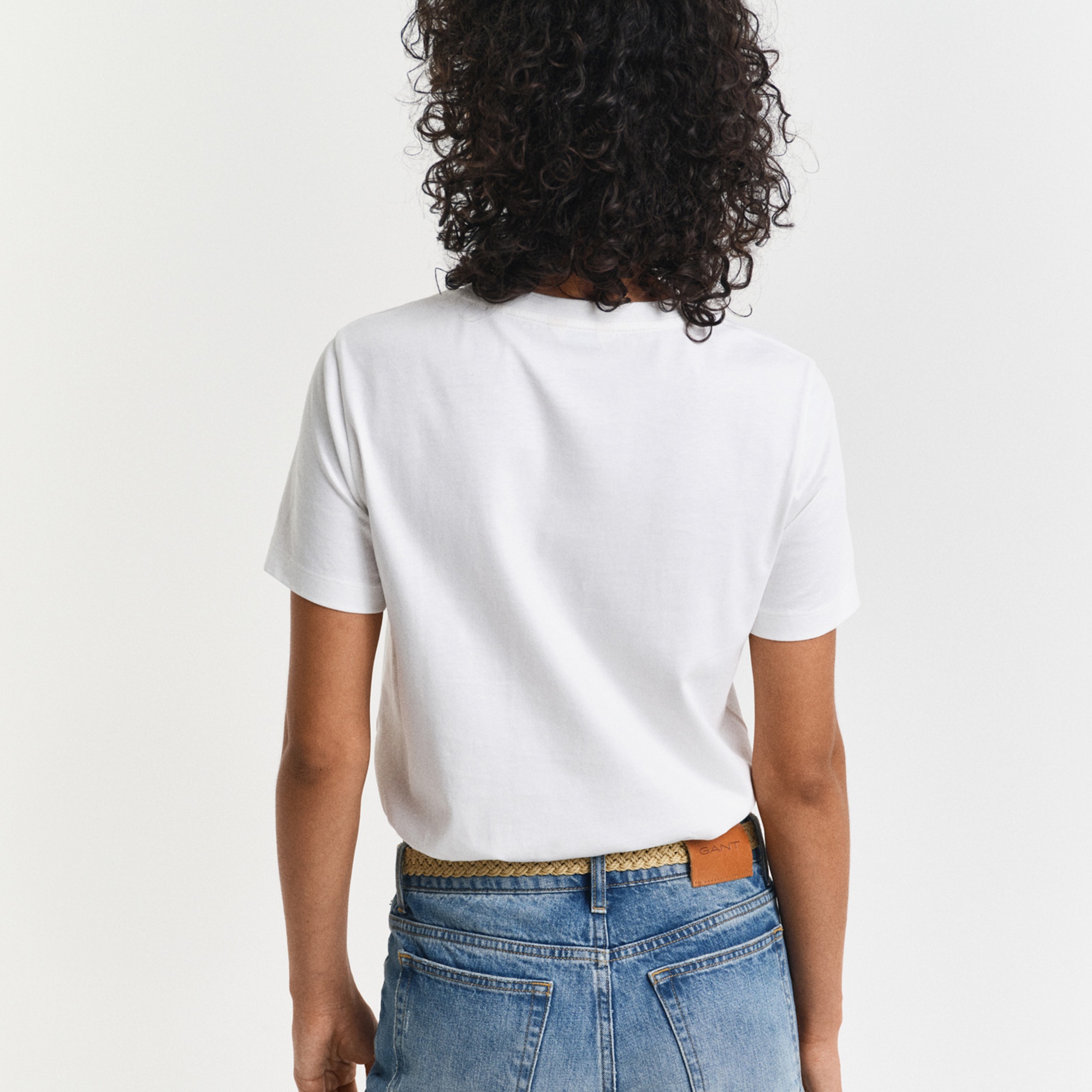 GANT Kadın Krem Regular Fit Bisiklet Yaka Logolu T-Shirt