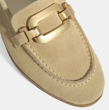 Kadın Krem Metal Aksesuarlı Süet Loafer