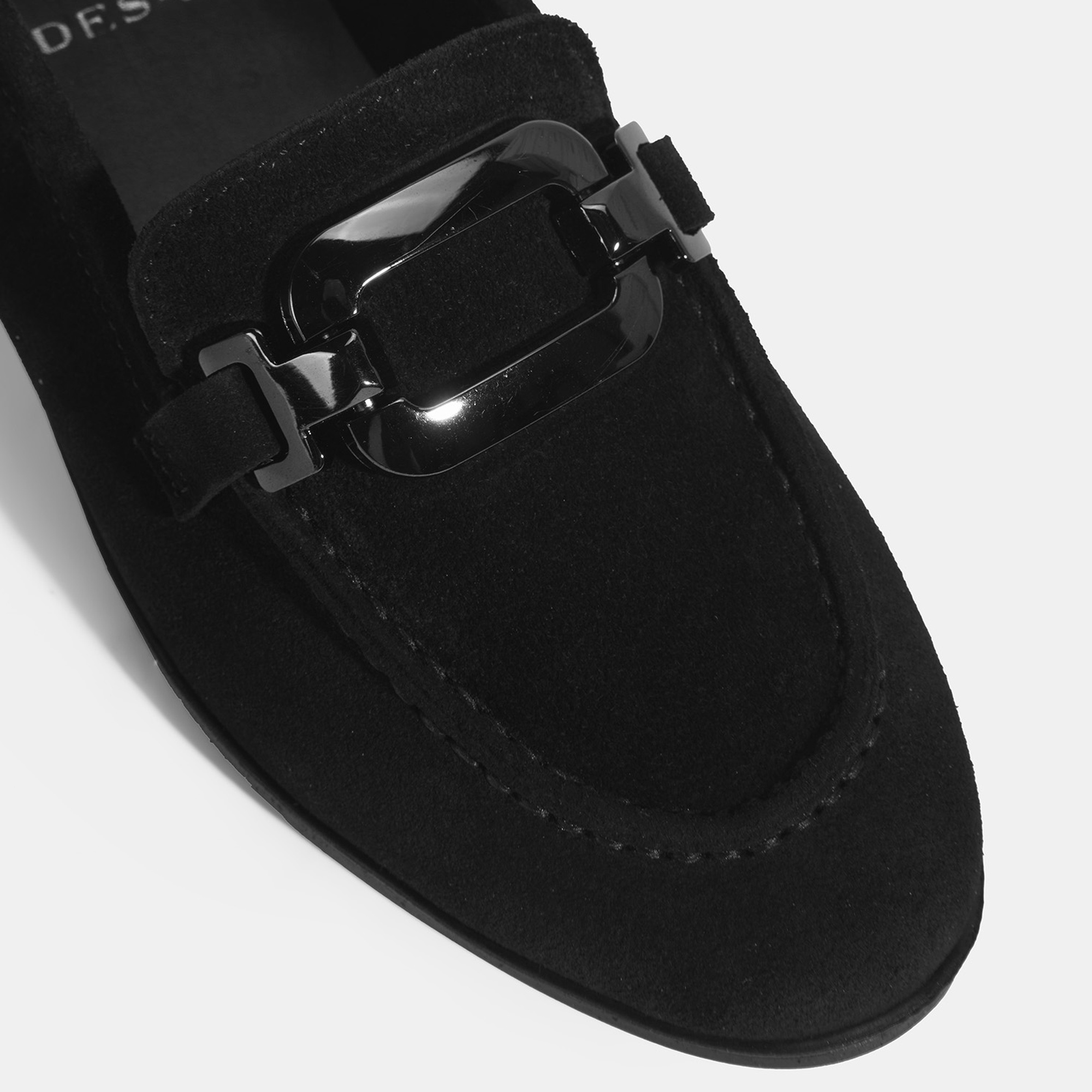 Kadın Siyah Metal Aksesuarlı Süet Loafer